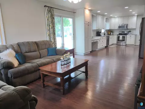 703 E 2nd Ave, Miller, SD 57362 photo 5
