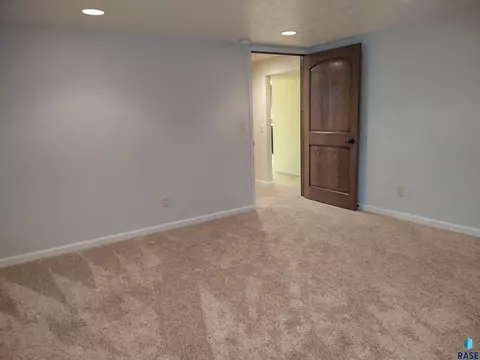 703 E 2nd Ave, Miller, SD 57362 photo 25