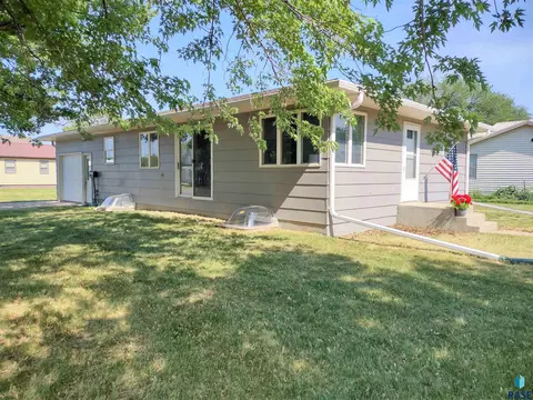 703 E 2nd Ave, Miller, SD 57362 photo 58