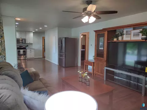 703 E 2nd Ave, Miller, SD 57362 photo 3