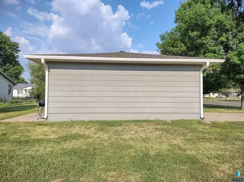 703 E 2nd Ave, Miller, SD 57362 photo 51