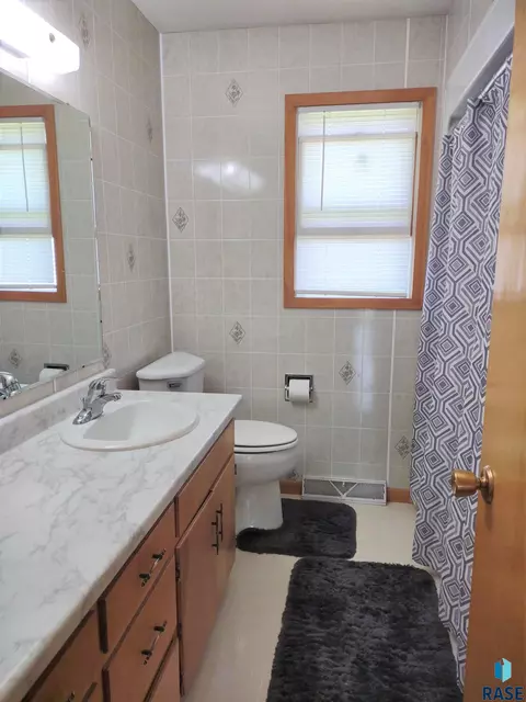 703 E 2nd Ave, Miller, SD 57362 photo 16