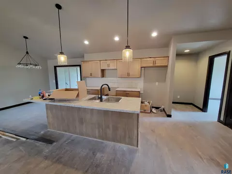 1409 S Ebenezer Ave, Sioux Falls, SD 57106 photo 6