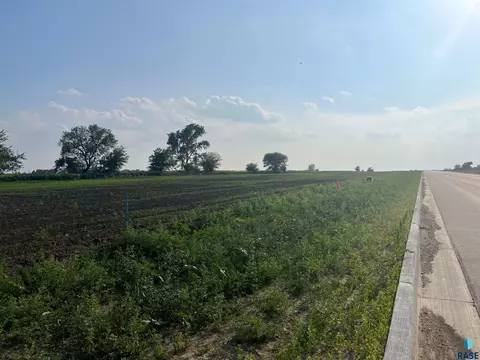 W 5th St, Freeman, SD 57029