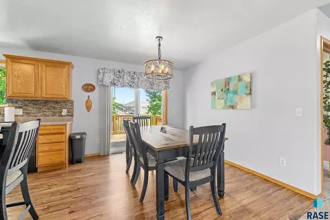 1408 W Creekside Dr, Brandon, SD 57005 photo 6