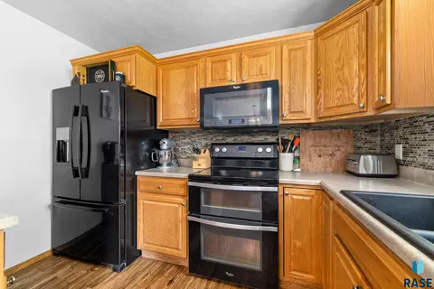 1408 W Creekside Dr, Brandon, SD 57005 photo 10
