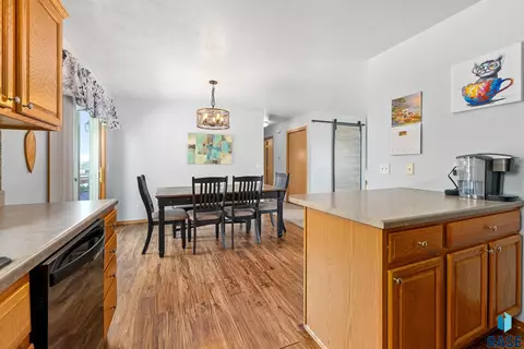 1408 W Creekside Dr, Brandon, SD 57005 photo 12