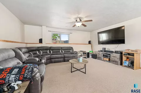 1408 W Creekside Dr, Brandon, SD 57005 photo 23
