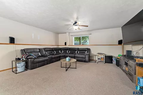 1408 W Creekside Dr, Brandon, SD 57005 photo 25