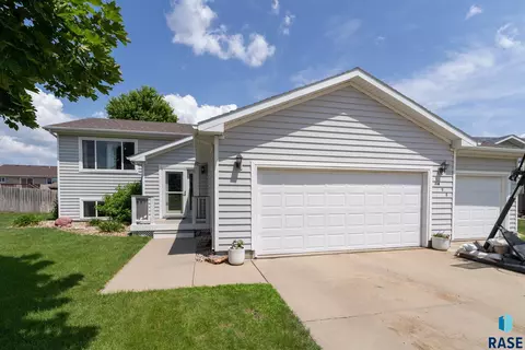 1408 W Creekside Dr, Brandon, SD 57005 photo 3