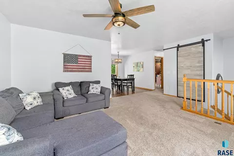 1408 W Creekside Dr, Brandon, SD 57005 photo 5