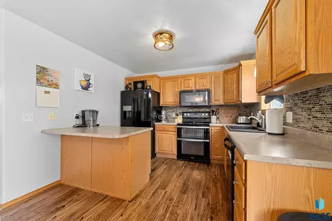 1408 W Creekside Dr, Brandon, SD 57005 photo 9