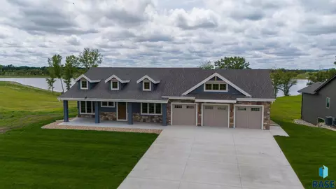 243 Sandpiper Ln, Wentworth, SD 57075