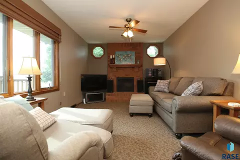 26728 481st St, Brandon, SD 57005 photo 9