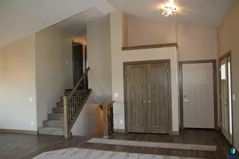 5305 E 64th St, Sioux Falls, SD 57108 photo 2