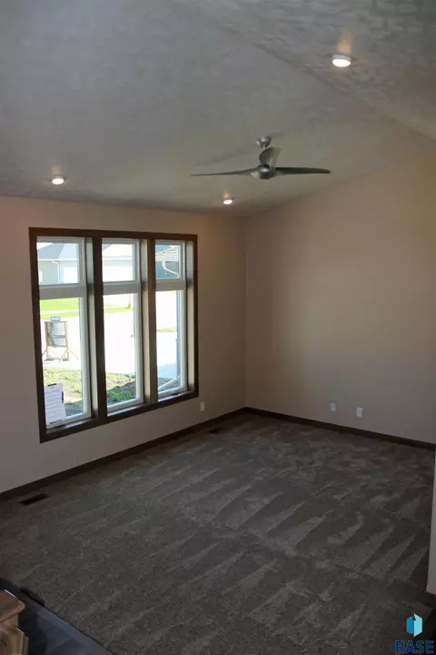 5305 E 64th St, Sioux Falls, SD 57108 photo 4