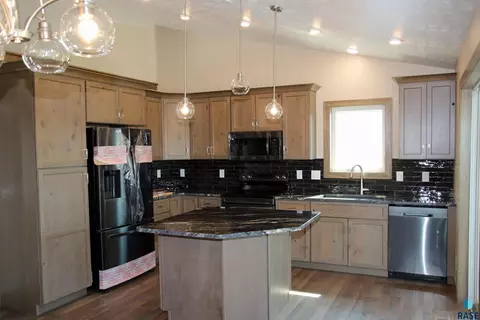 5305 E 64th St, Sioux Falls, SD 57108 photo 6
