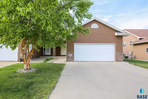 207 W Ivy Rd, Tea, SD 57064 photo 2