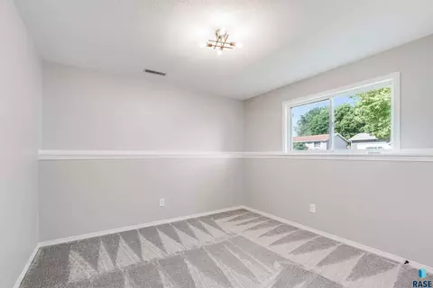 620 N Poplar Ave, Tea, SD 57064 photo 17
