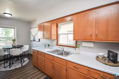 801 S Summit Ave, Sioux Falls, SD 57104 photo 8