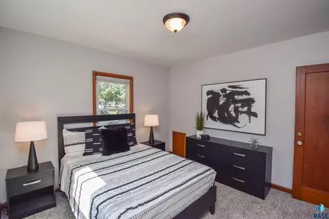 801 S Summit Ave, Sioux Falls, SD 57104 photo 5