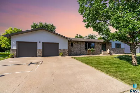 440 E Lightner Ave, Salem, SD 57058 photo 2