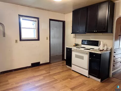 729 S Dewald St, Freeman, SD 57029 photo 8