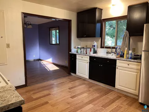 729 S Dewald St, Freeman, SD 57029 photo 9