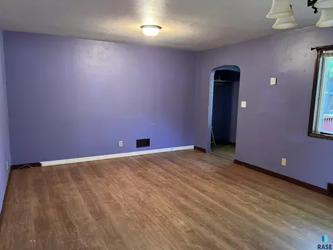 729 S Dewald St, Freeman, SD 57029 photo 6