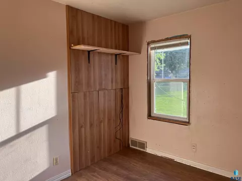 729 S Dewald St, Freeman, SD 57029 photo 17