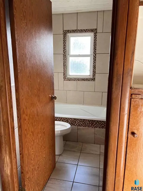 729 S Dewald St, Freeman, SD 57029 photo 12