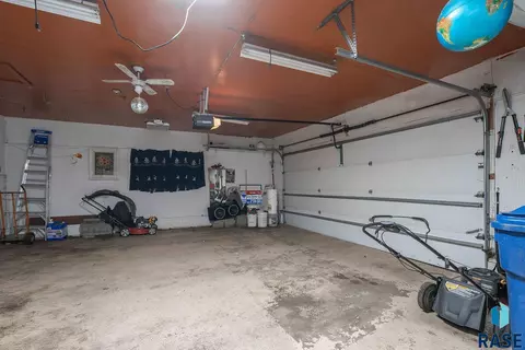 3800 E Ronning Dr E, Sioux Falls, SD 57103 photo 22