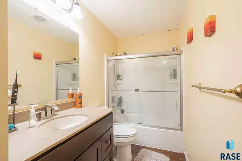 3800 E Ronning Dr E, Sioux Falls, SD 57103 photo 10