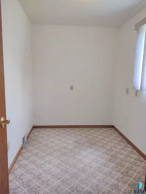 124 E 2nd Ave, Miller, SD 57362 photo 4