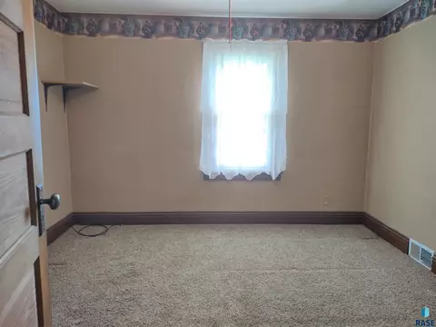 124 E 2nd Ave, Miller, SD 57362 photo 7