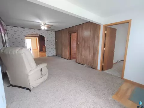 124 E 2nd Ave, Miller, SD 57362 photo 3
