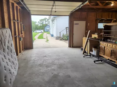 124 E 2nd Ave, Miller, SD 57362 photo 45