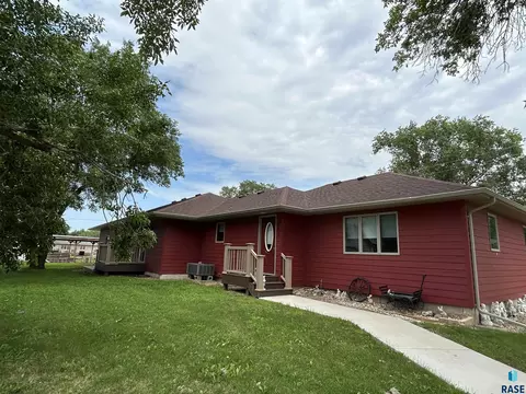 201 E Depot St, Tripp, SD 57376 photo 1
