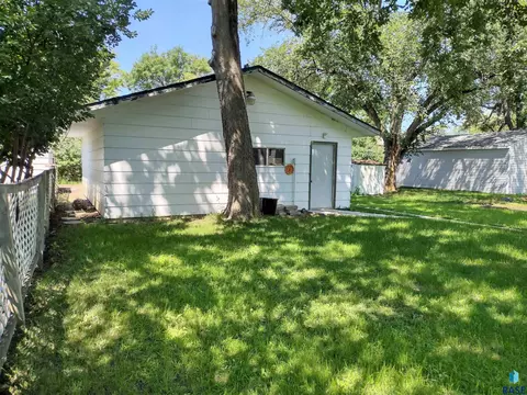 411 E 1st Ave, Miller, SD 57362 photo 50