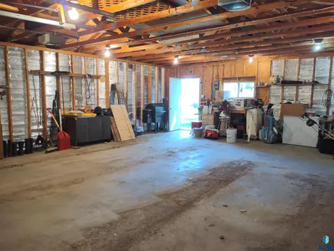 411 E 1st Ave, Miller, SD 57362 photo 56