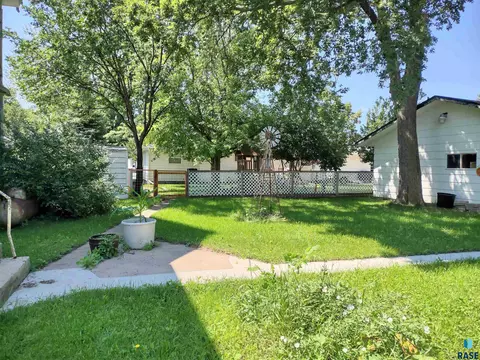 411 E 1st Ave, Miller, SD 57362 photo 49