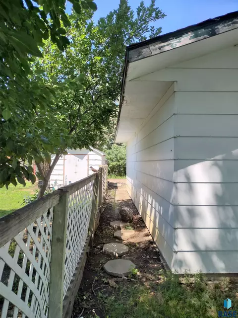 411 E 1st Ave, Miller, SD 57362 photo 51