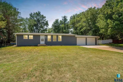 46857 W 265th St, Sioux Falls, SD 57106