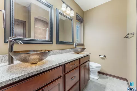 3700 E Wakefield Cir, Sioux Falls, SD 57103 photo 16