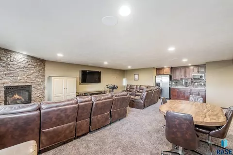 3700 E Wakefield Cir, Sioux Falls, SD 57103 photo 24