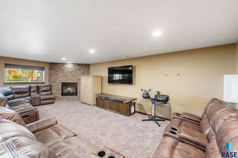 3700 E Wakefield Cir, Sioux Falls, SD 57103 photo 22