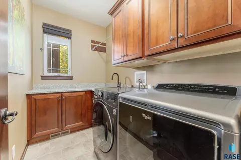 3700 E Wakefield Cir, Sioux Falls, SD 57103 photo 18