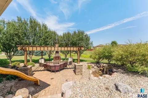 3700 E Wakefield Cir, Sioux Falls, SD 57103 photo 3