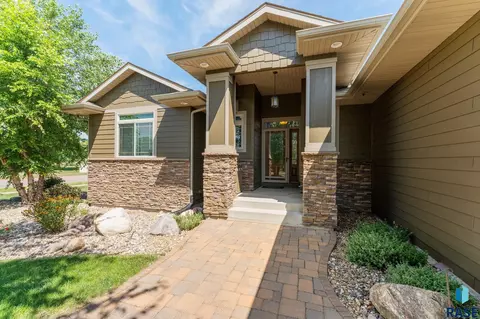 3700 E Wakefield Cir, Sioux Falls, SD 57103 photo 2