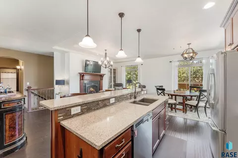 3700 E Wakefield Cir, Sioux Falls, SD 57103 photo 9